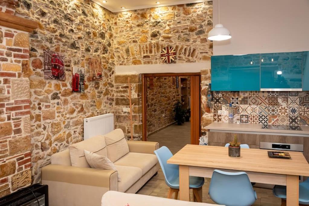 πετρινο σπιτι στον καμπο χιου Holiday home Chios Town