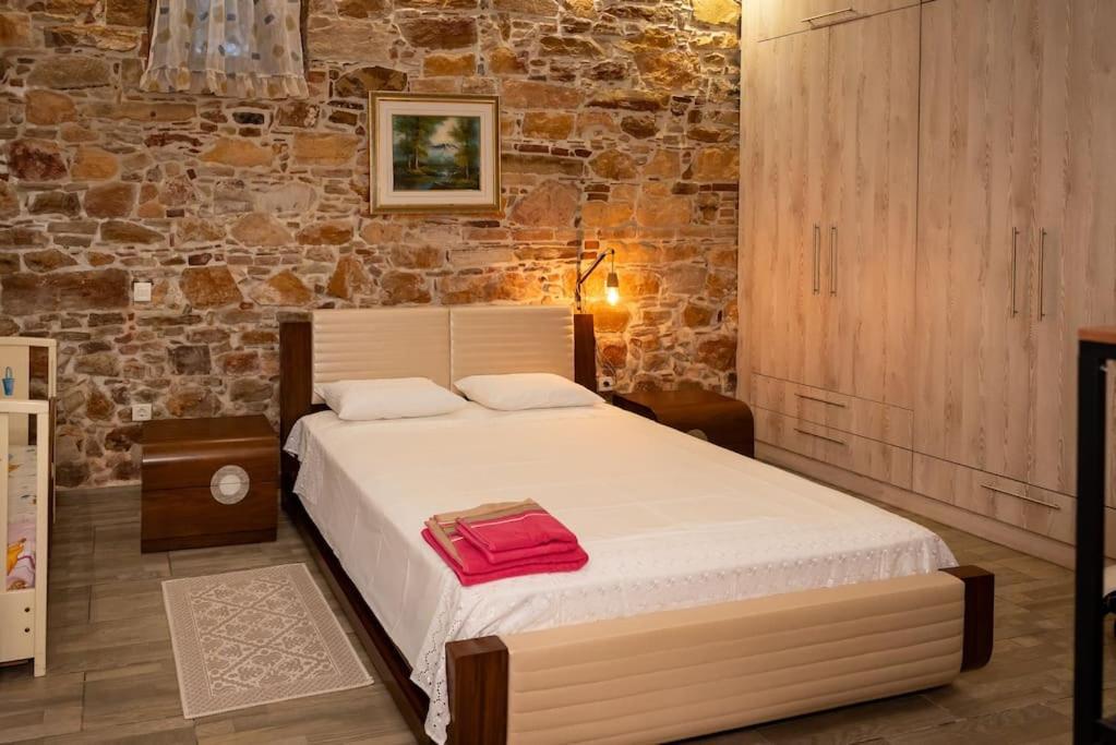 Holiday home πετρινο σπιτι στον καμπο χιου *